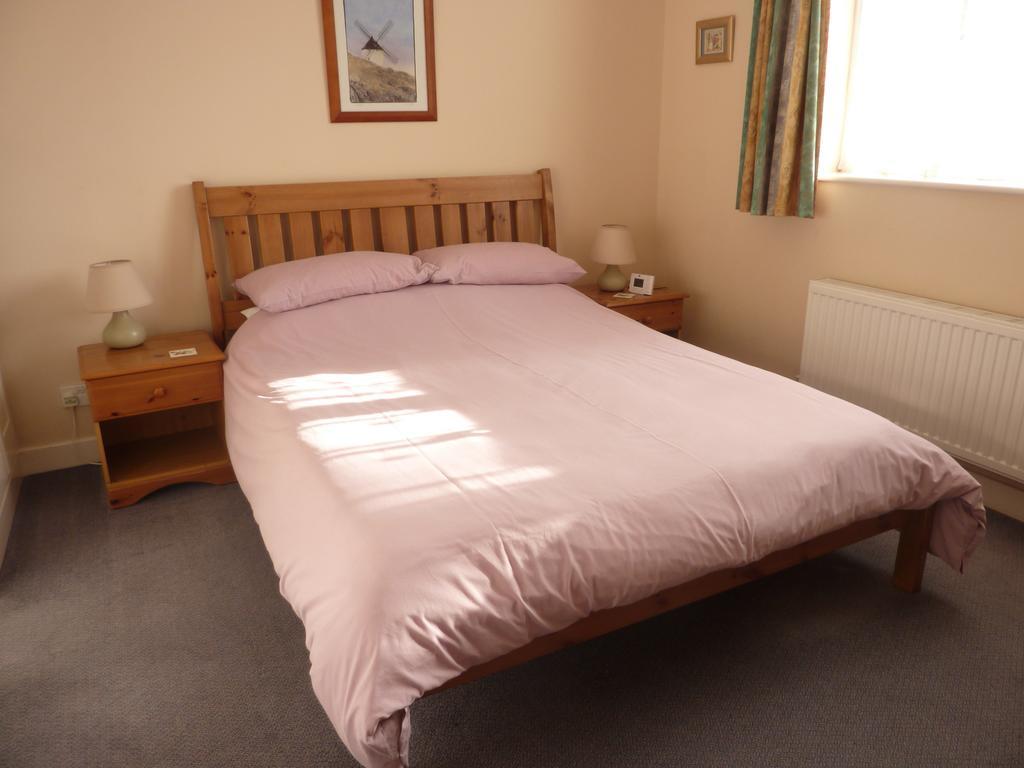 Bridge House B&B Cheltenham Exterior photo