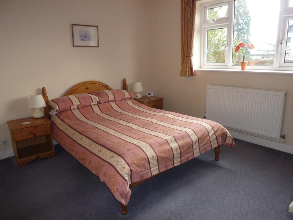Bridge House B&B Cheltenham Exterior photo